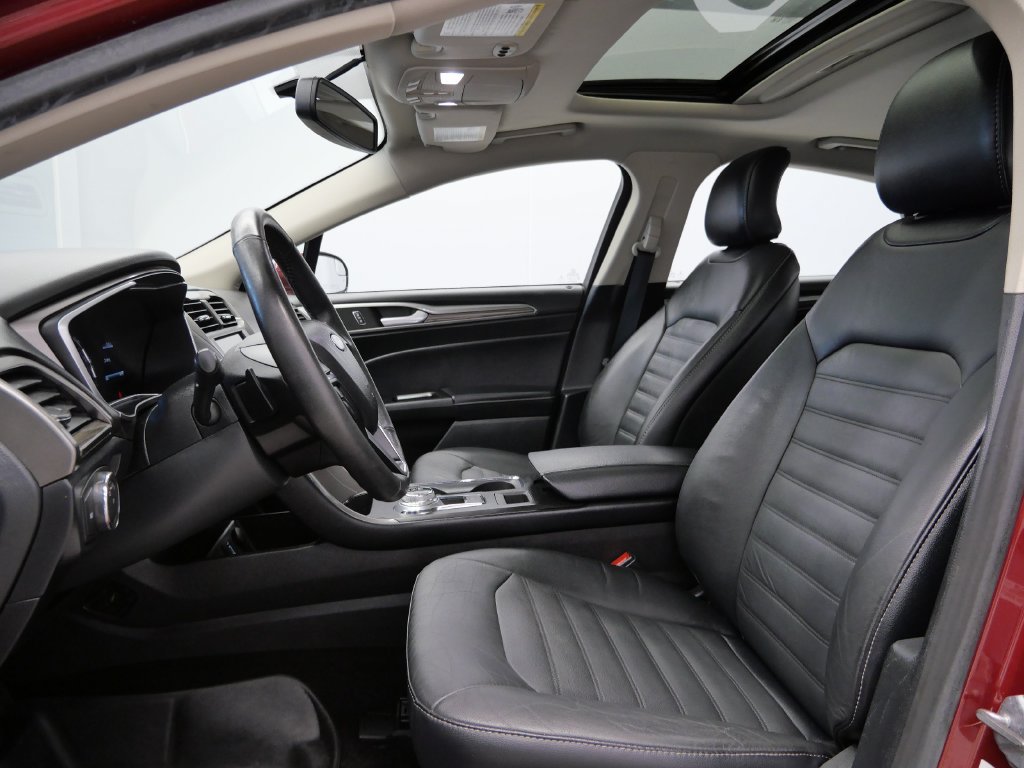 Used 2017 Ford Fusion SE w/ Fusion SE Technology Package FWD image 13