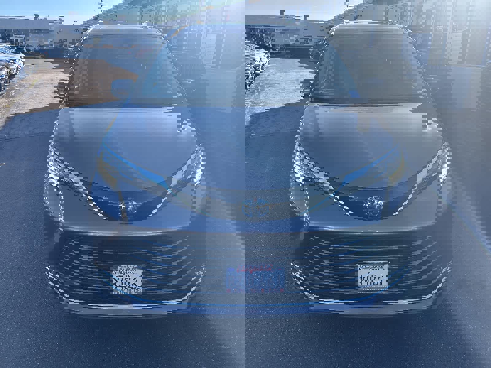 Used 2022 Toyota Sienna Limited image 10