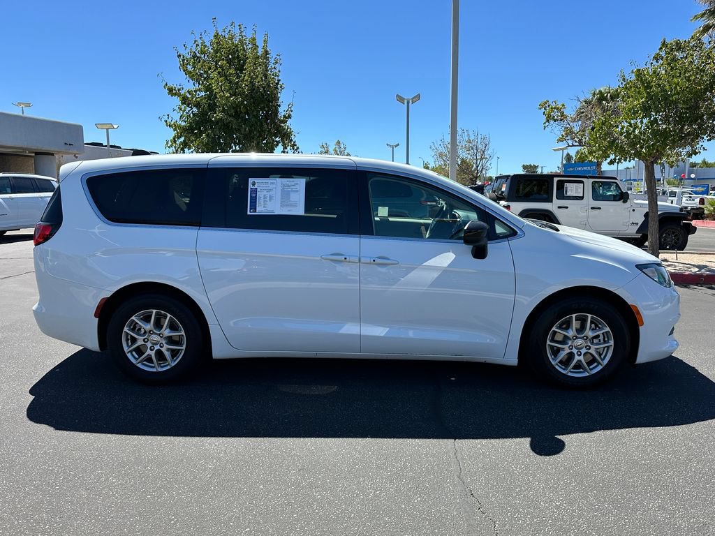 Certified 2024 Chrysler Voyager LX FWD image 11