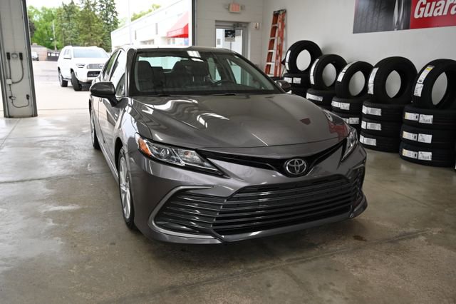 Used 2022 Toyota Camry LE AWD/4WD image 3