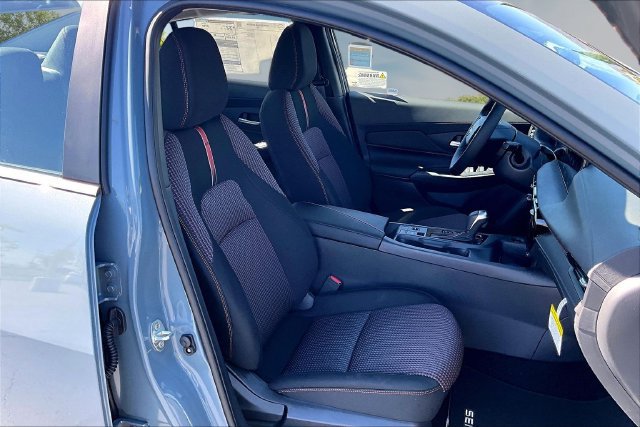 New 2027 Nissan Sentra SR w/ Floor Mat Package FWD image 10