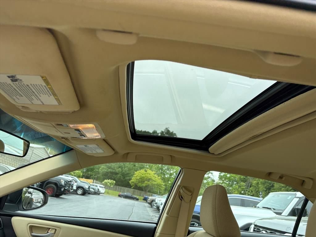 Used 2017 Toyota Camry LE FWD image 13