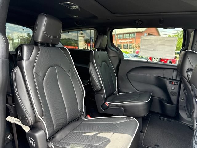 New 2027 Chrysler Pacifica Limited w/ Family Tech Group FWD image 23