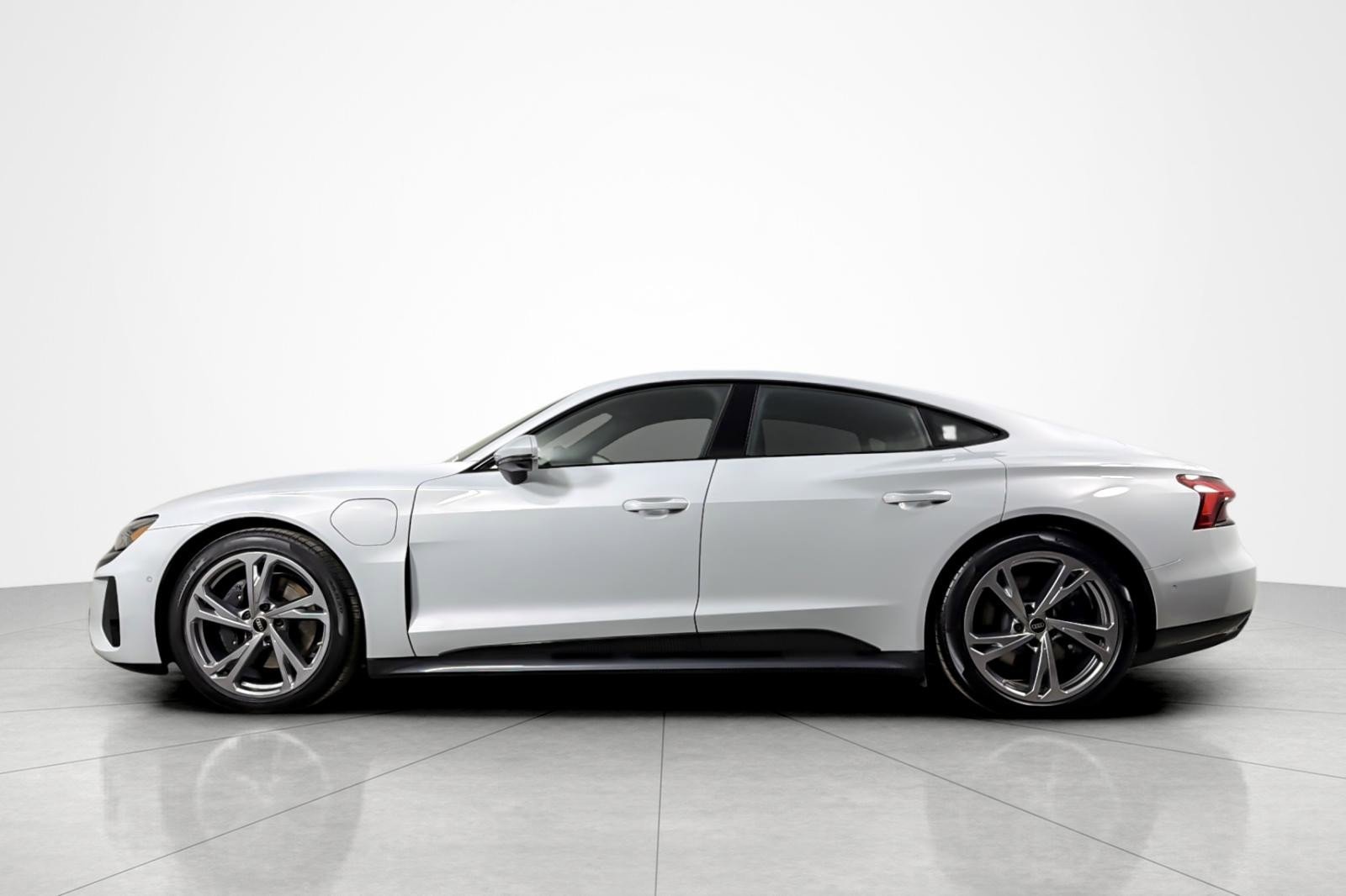 Used 2023 Audi e-tron GT Prestige w/ Prestige Package image 2