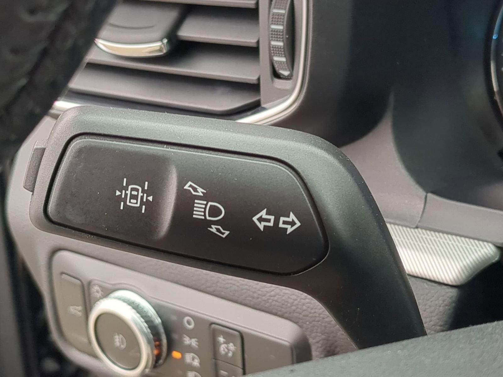 Certified 2022 Ford Explorer XLT w/ XLT Sport Appearance Package image 32