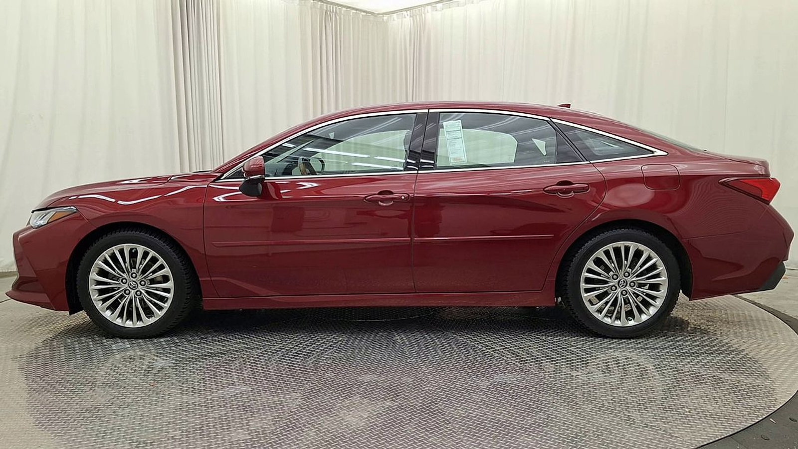 Certified 2019 Toyota Avalon Limited w/ Advanced Safety Package FWD image 12
