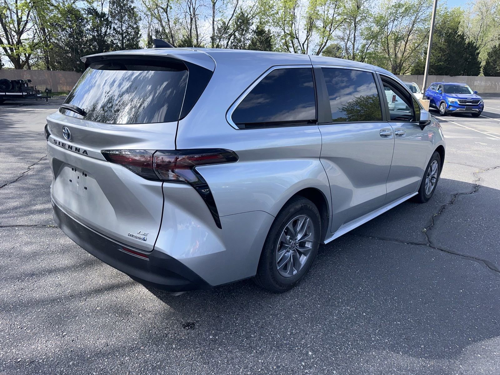 Used 2024 Toyota Sienna LE AWD/4WD image 20