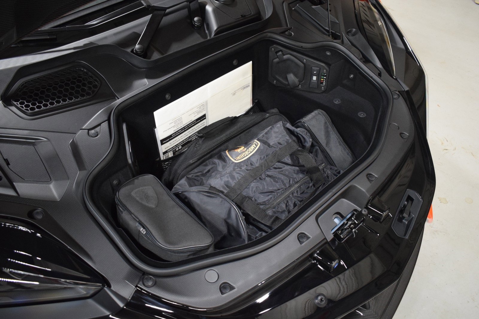 Used 2025 Lamborghini Revuelto image 38