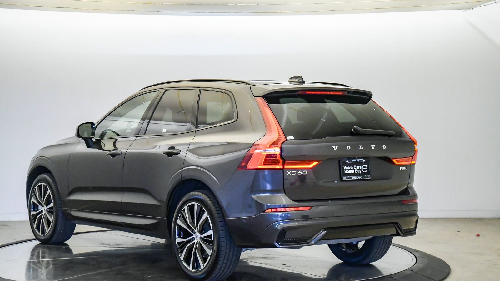 Certified 2023 Volvo XC60 B5 Plus w/ Climate Package AWD/4WD image 2