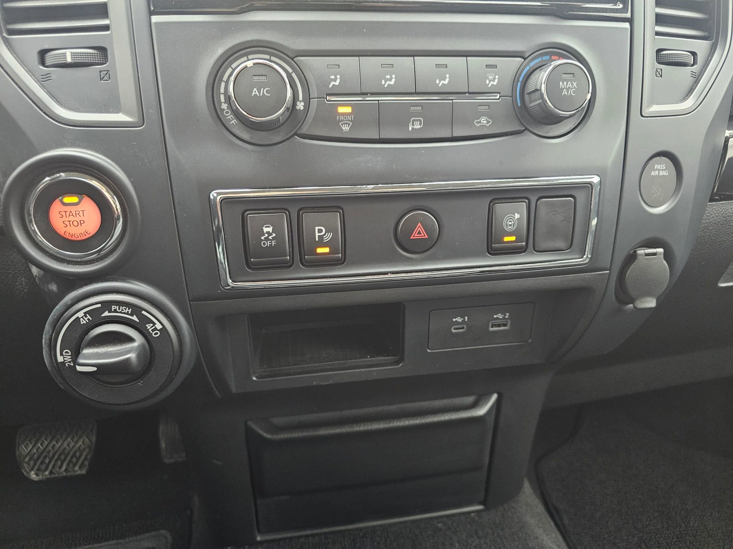 Used 2024 Nissan Titan SV w/ Accessory Utility Package image 10