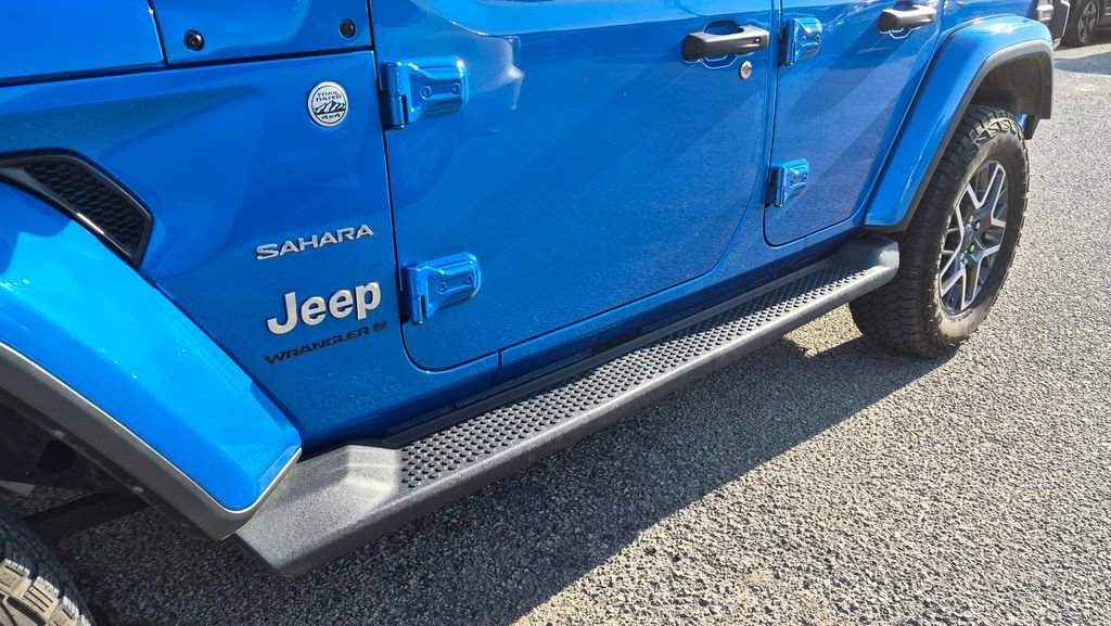 Used 2024 Jeep Wrangler Unlimited Sahara AWD/4WD image 9