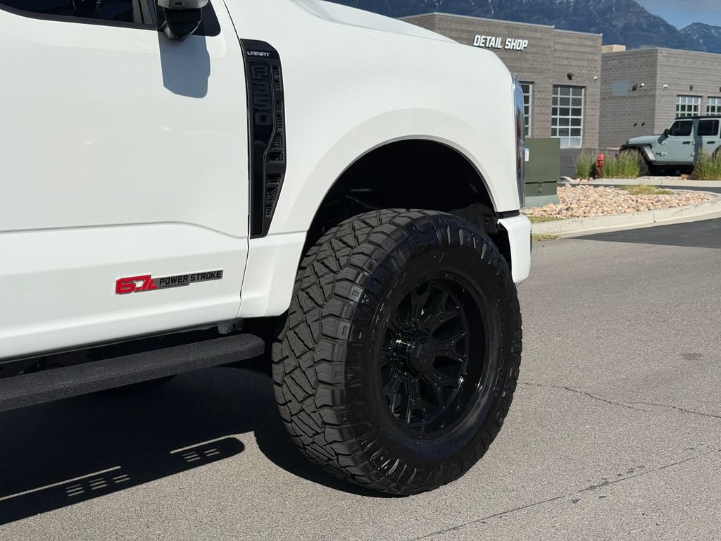 Used 2026 Ford F350 Lariat w/ Black Appearance Package AWD/4WD image 4