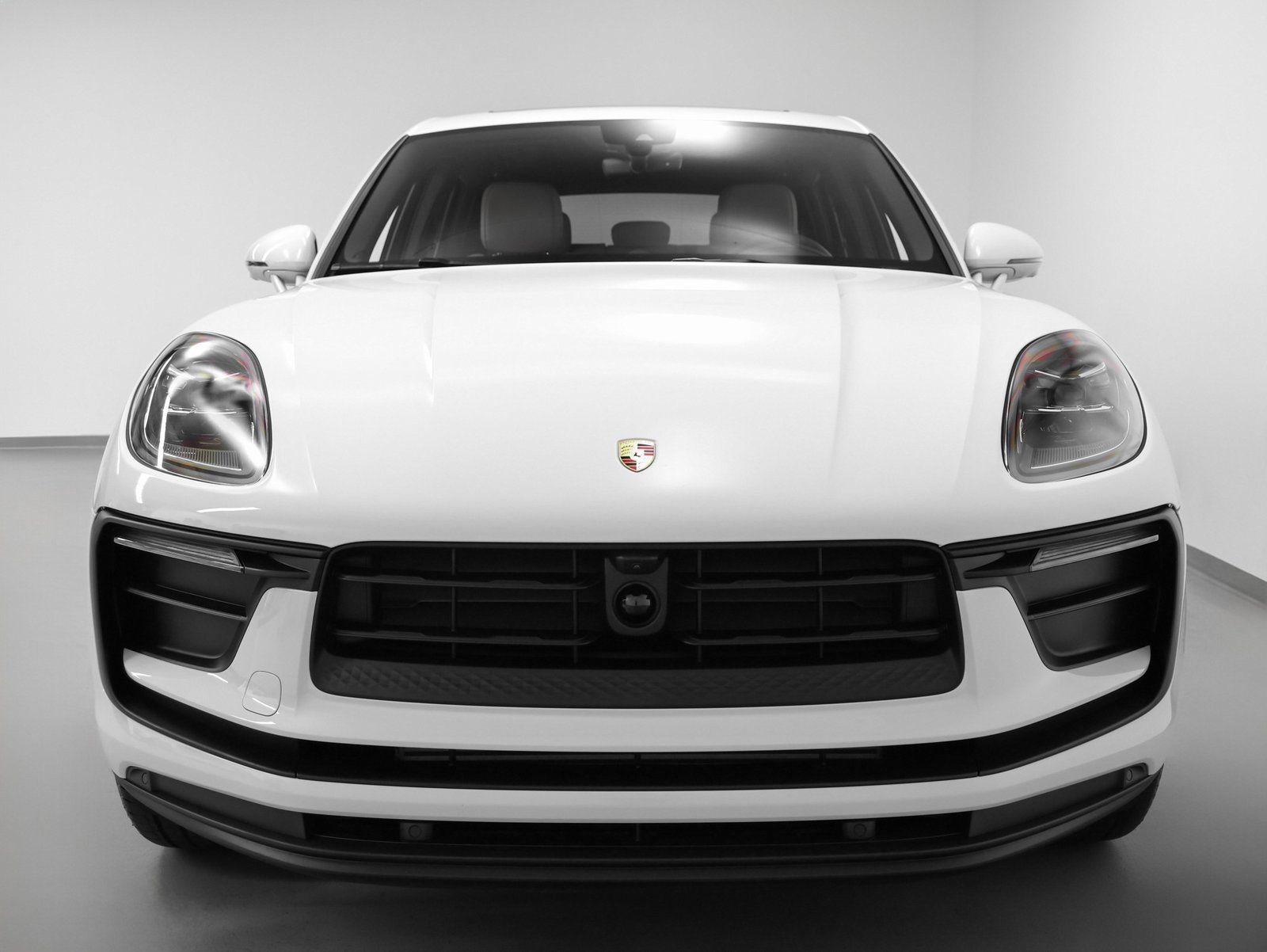 Certified 2026 Porsche Macan AWD/4WD image 8