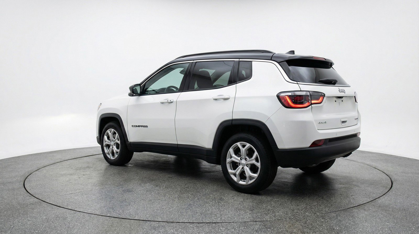 Used 2025 Jeep Compass Latitude AWD/4WD image 6