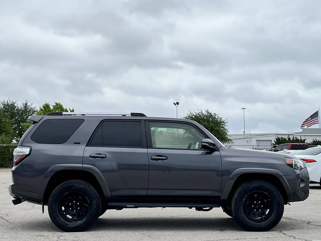 Used 2021 Toyota 4Runner SR5 Premium w/ Moonroof Package AWD/4WD image 4