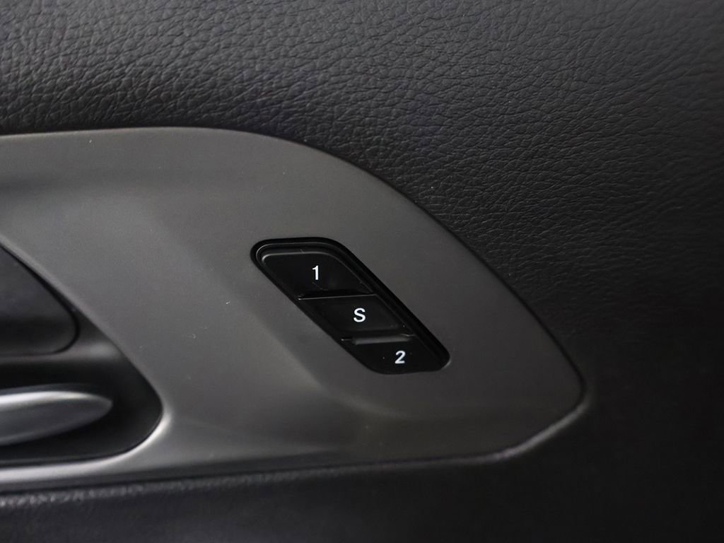 Used 2025 Chrysler Pacifica Select image 44