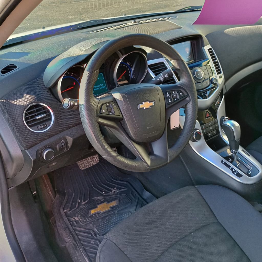 Used 2016 Chevrolet Cruze LT image 9