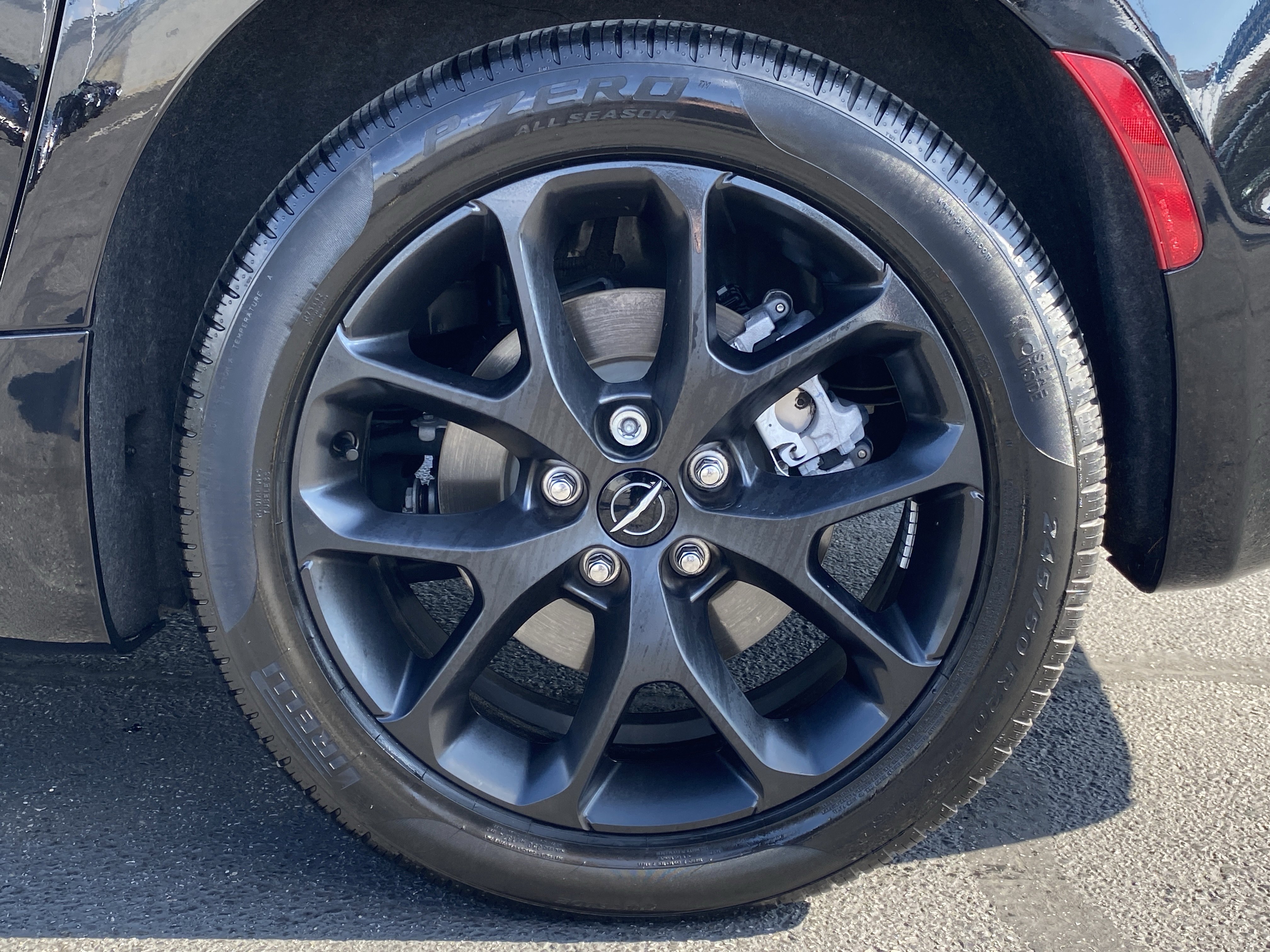 Used 2024 Chrysler Pacifica Limited w/ Uconnect Theater Family Group image 7