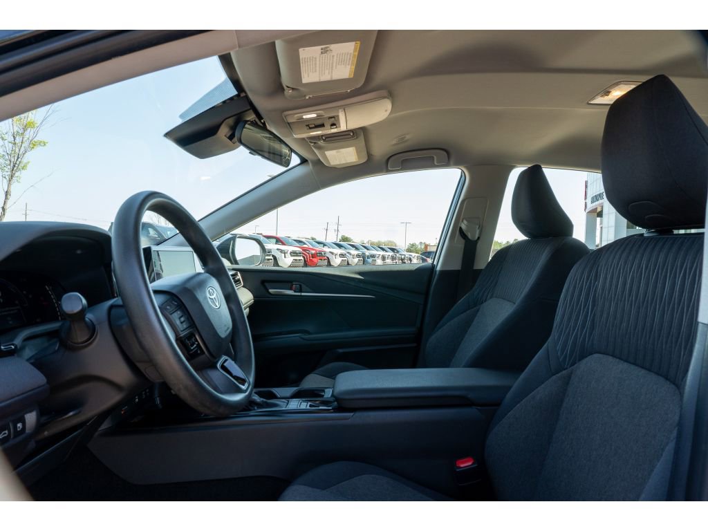 Used 2025 Toyota Camry LE image 11