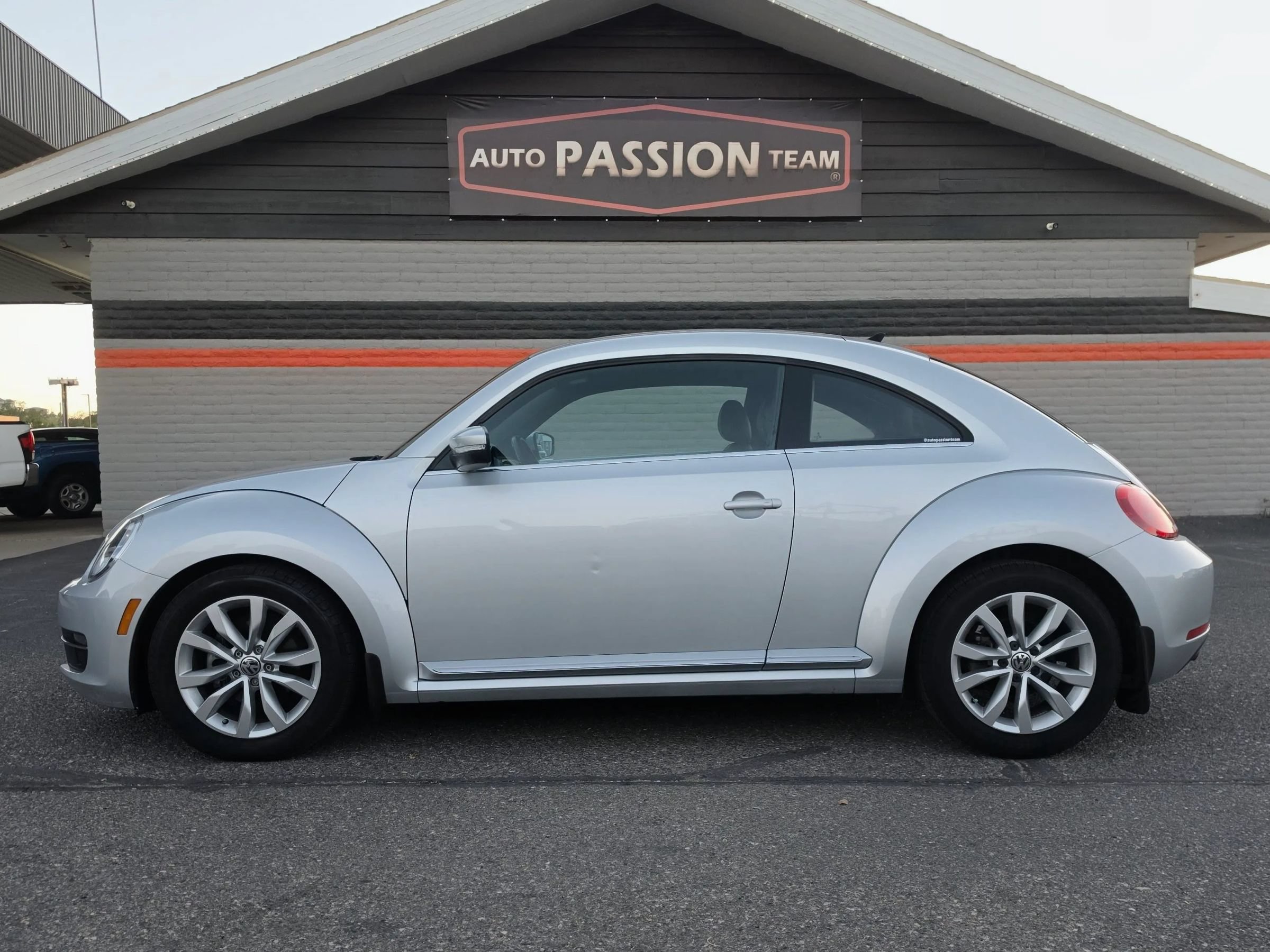 Used 2013 Volkswagen Beetle TDI FWD image 2
