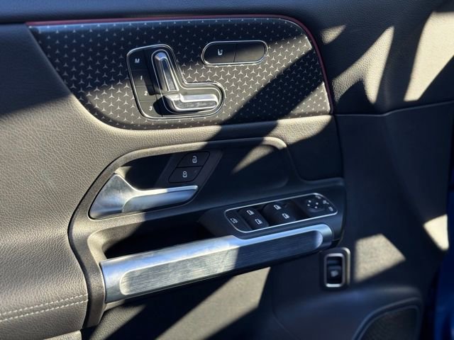 Used 2024 Mercedes-Benz GLB 250 4MATIC image 11