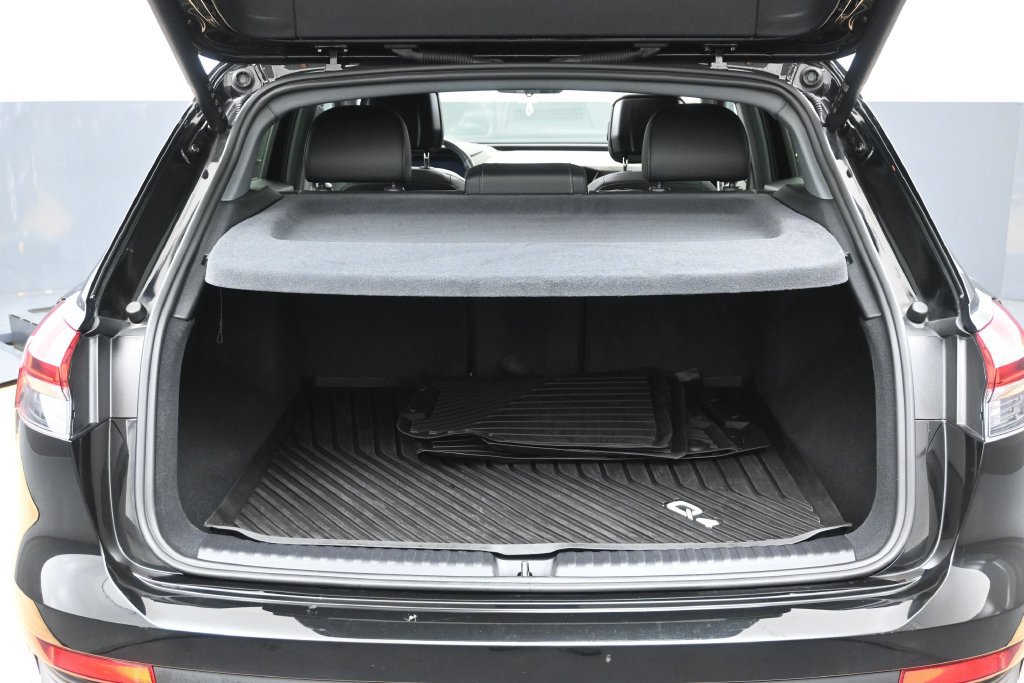 Used 2024 Audi Q4 e-tron Prestige AWD/4WD image 9