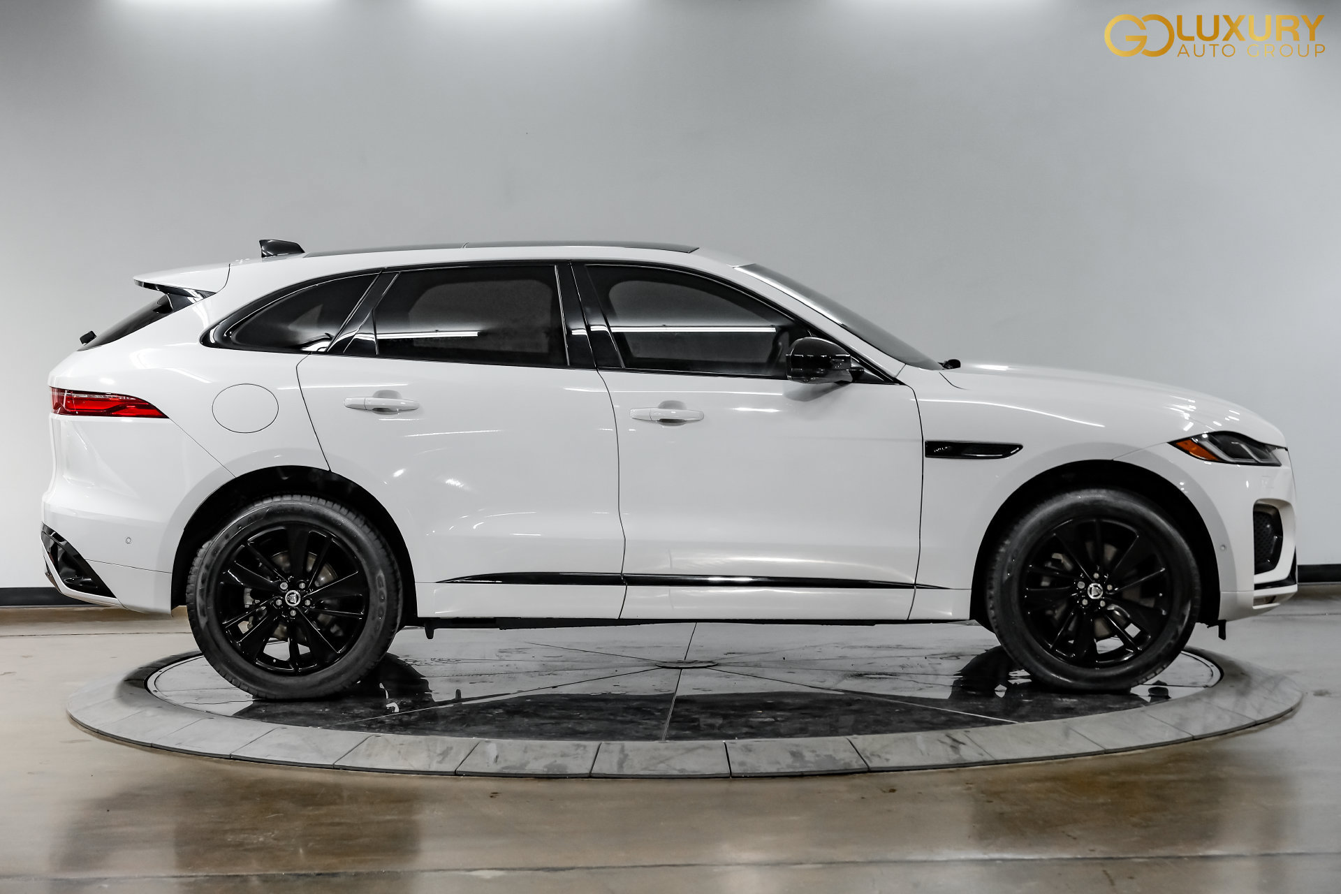 Used 2024 Jaguar F-PACE R-Dynamic S AWD/4WD image 9