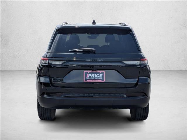 Used 2024 Jeep Grand Cherokee Altitude AWD/4WD image 8