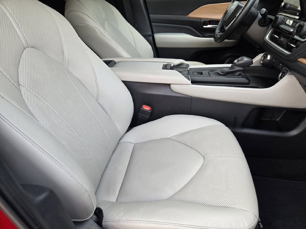 Certified 2024 Toyota Grand Highlander AWD image 11