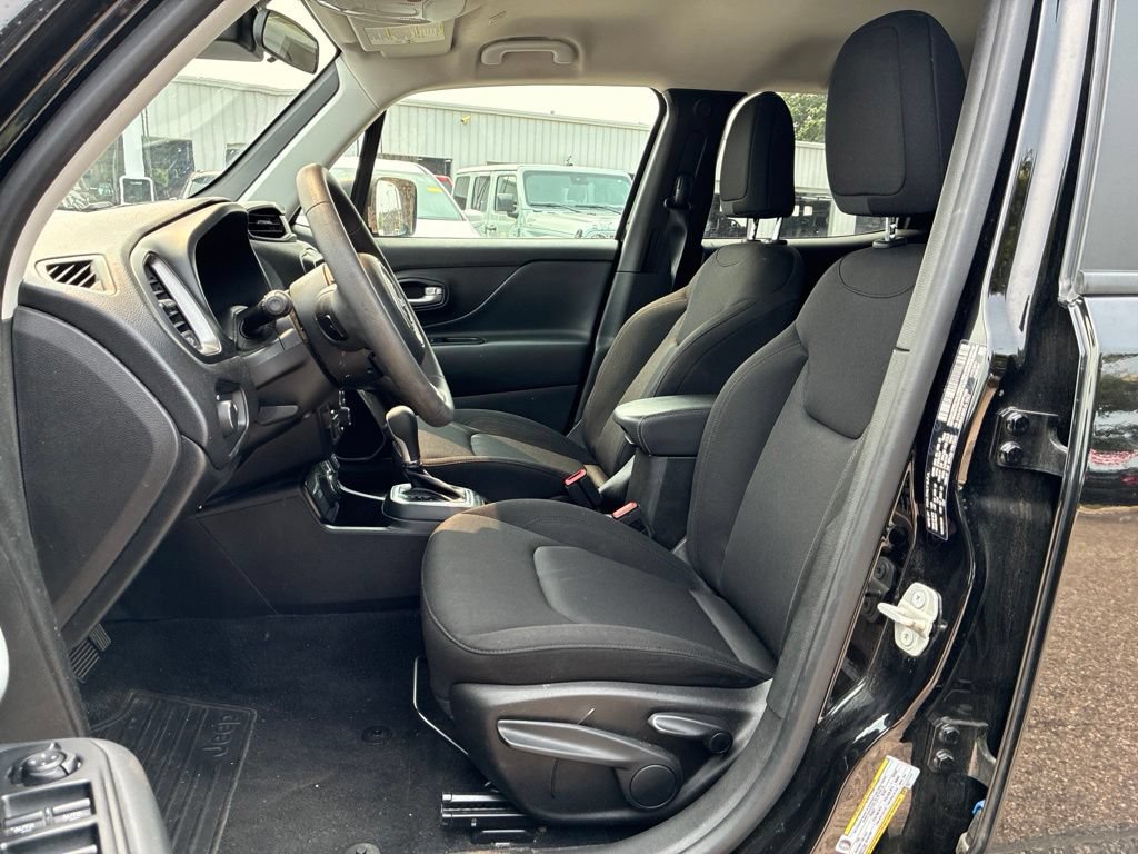 Used 2023 Jeep Renegade Latitude AWD/4WD image 11