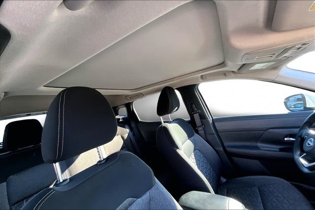 Used 2025 Nissan Kicks SV w/ SV Premium Package image 19