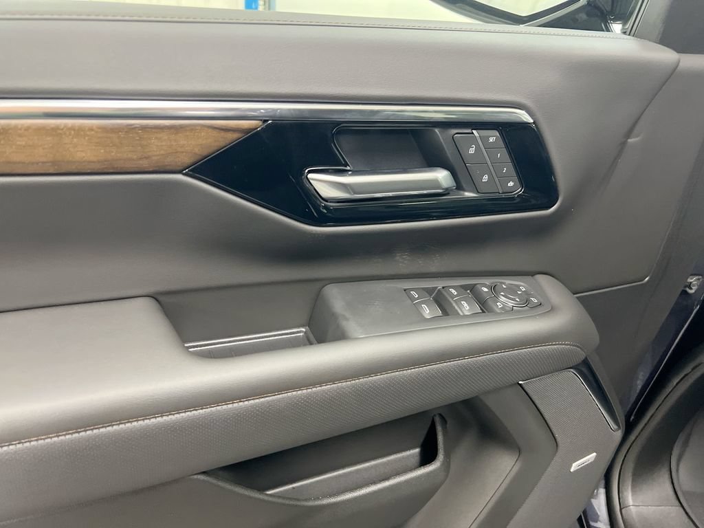 New 2026 Chevrolet Suburban High Country AWD/4WD image 22
