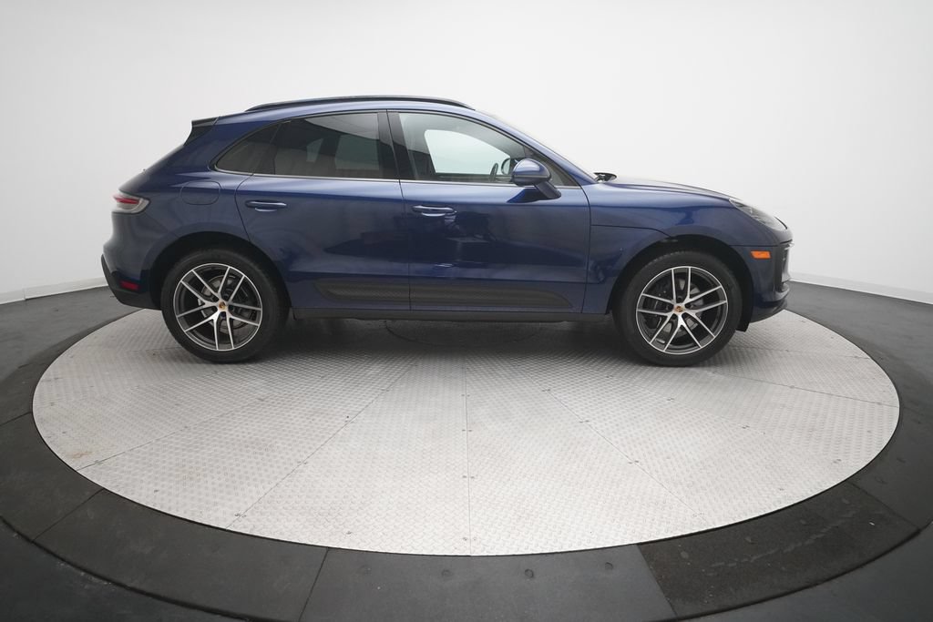 Certified 2022 Porsche Macan AWD/4WD image 4