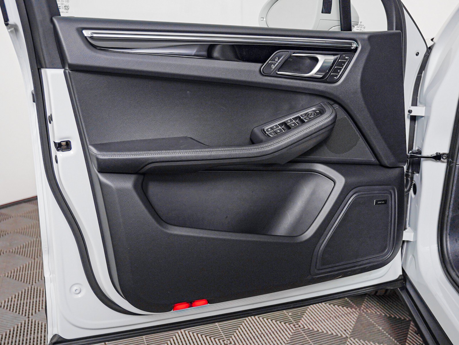Certified 2026 Porsche Macan AWD/4WD image 29