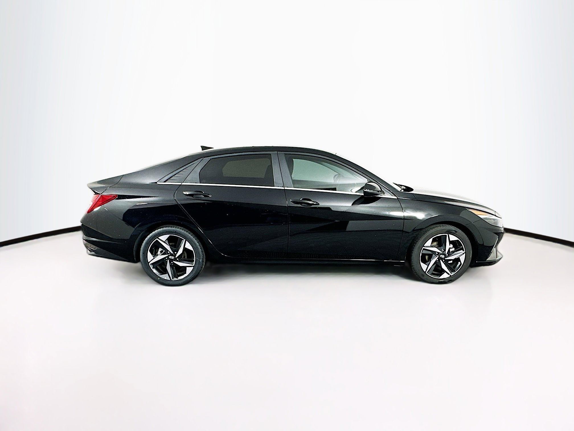 Used 2023 Hyundai Elantra Limited w/ Cargo Package image 10