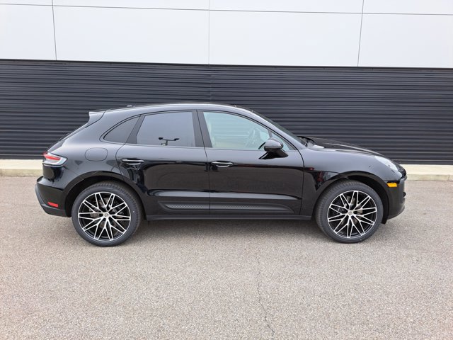 Used 2026 Porsche Macan AWD/4WD image 8