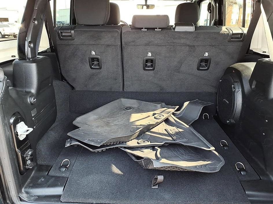 Used 2023 Jeep Wrangler Unlimited w/ Cold Weather Group image 25