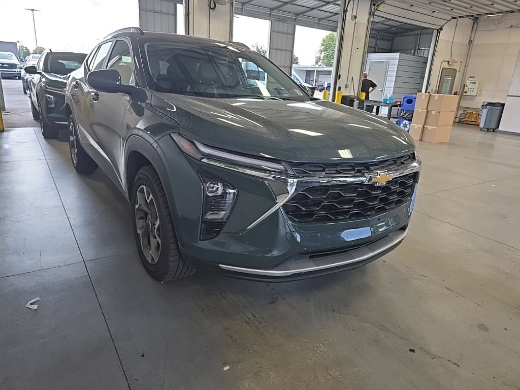 Used 2025 Chevrolet Trax LT FWD video 1