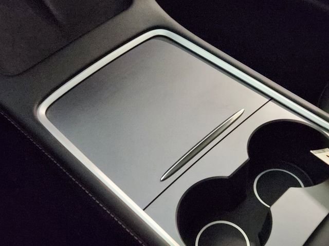 Used 2024 Tesla Model Y Performance image 19