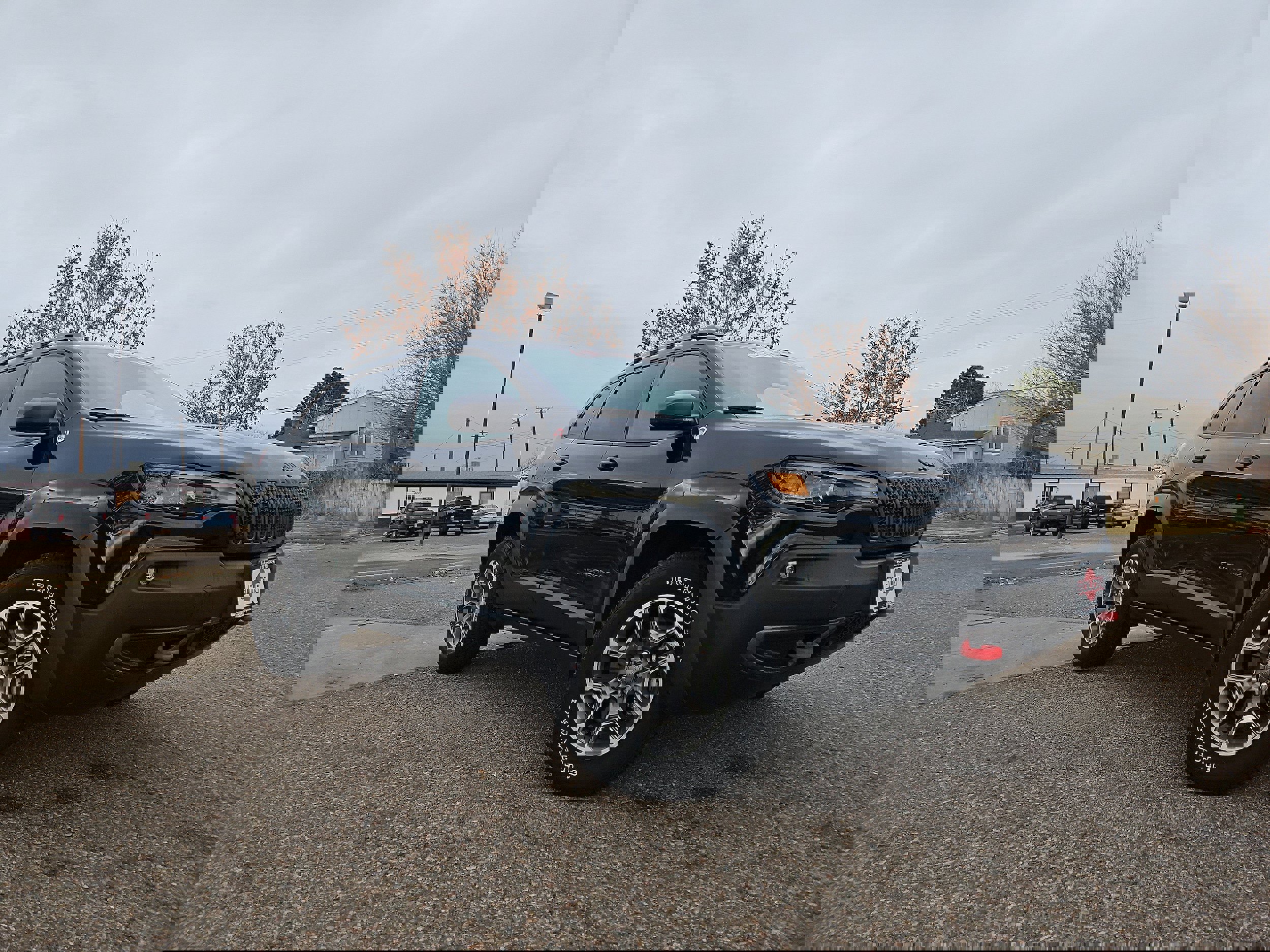 Used 2021 Jeep Cherokee Trailhawk image 4