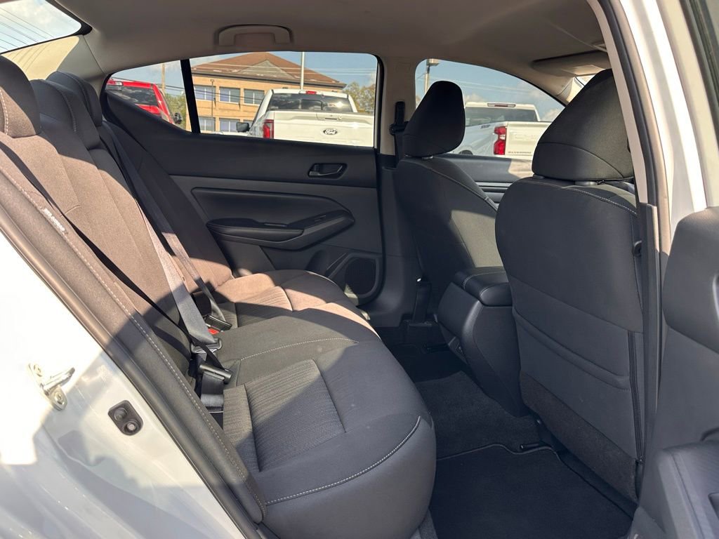 Used 2025 Nissan Altima 2.5 SV image 19