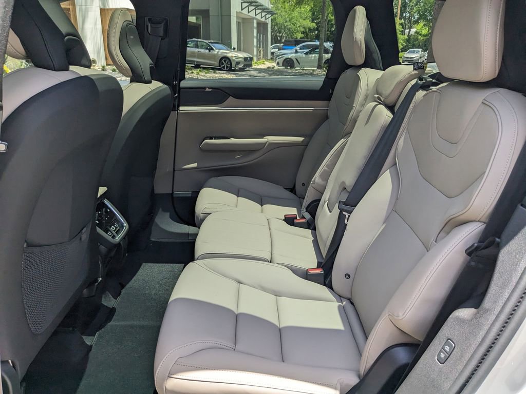 New 2025 Volvo EX90 Plus AWD/4WD image 14