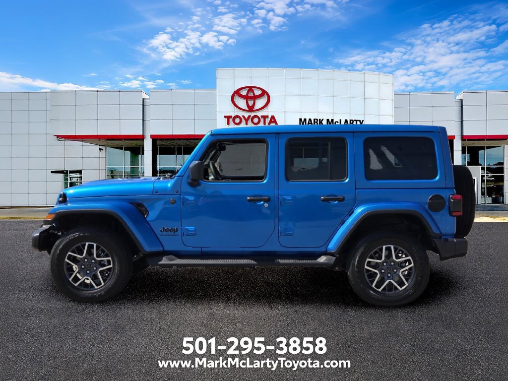 Used 2025 Jeep Wrangler Unlimited Sahara AWD/4WD image 2