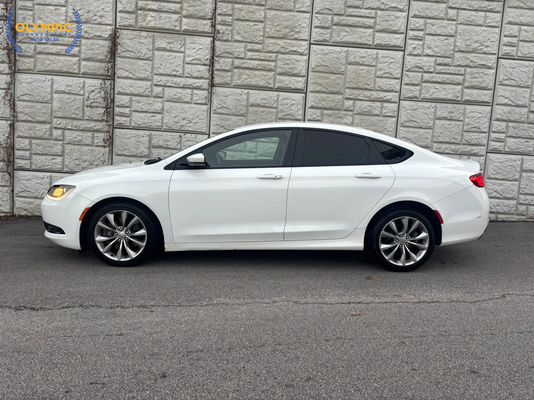 Used 2015 Chrysler 200 S image 7