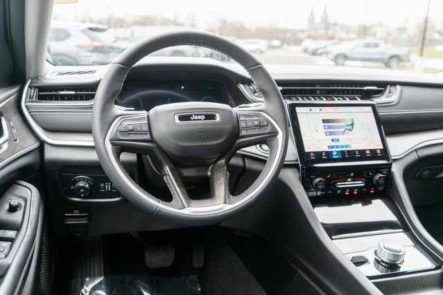 Used 2024 Jeep Grand Cherokee Limited AWD/4WD image 14