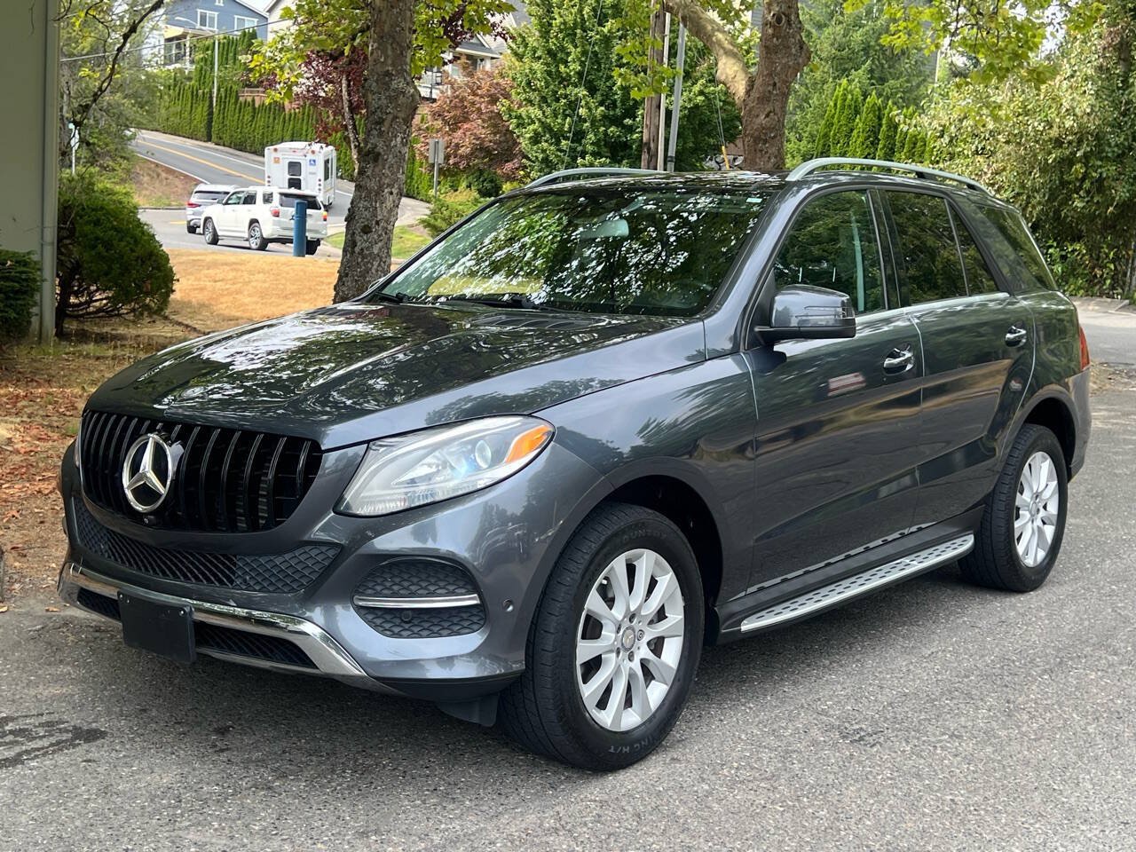 Used 2016 Mercedes-Benz GLE 300d 4MATIC image 1