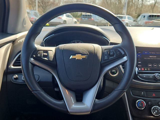 Used 2021 Chevrolet Trax LT w/ LT Convenience Package image 15