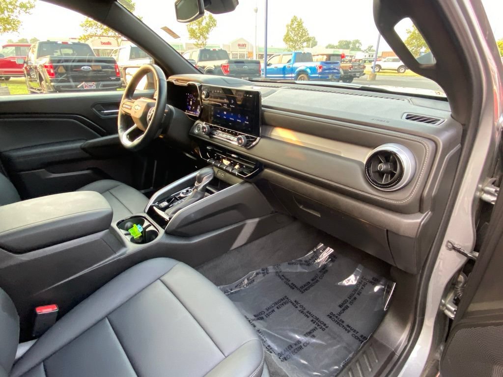 Used 2024 Chevrolet Colorado LT w/ LT Convenience Package III AWD/4WD image 36