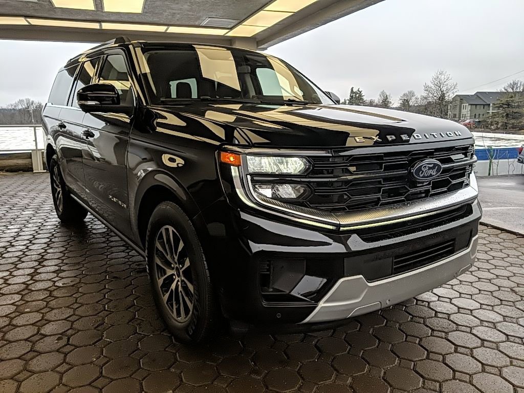 Certified 2025 Ford Expedition Max Platinum image 4