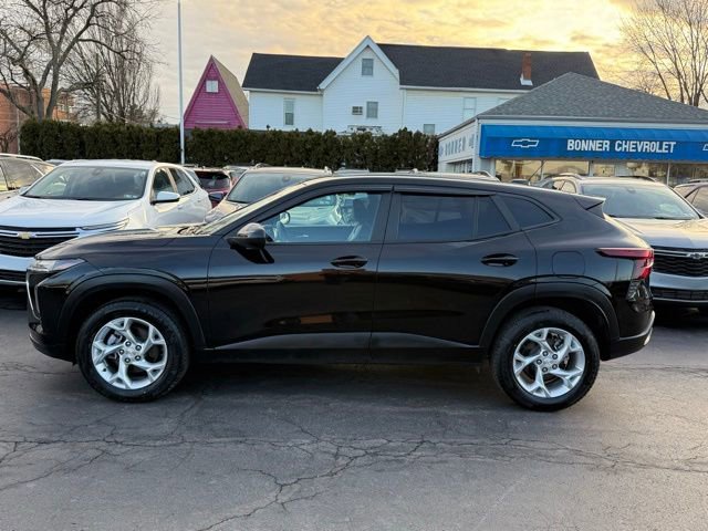 Used 2024 Chevrolet Trax LS w/ LS Convenience Package image 4